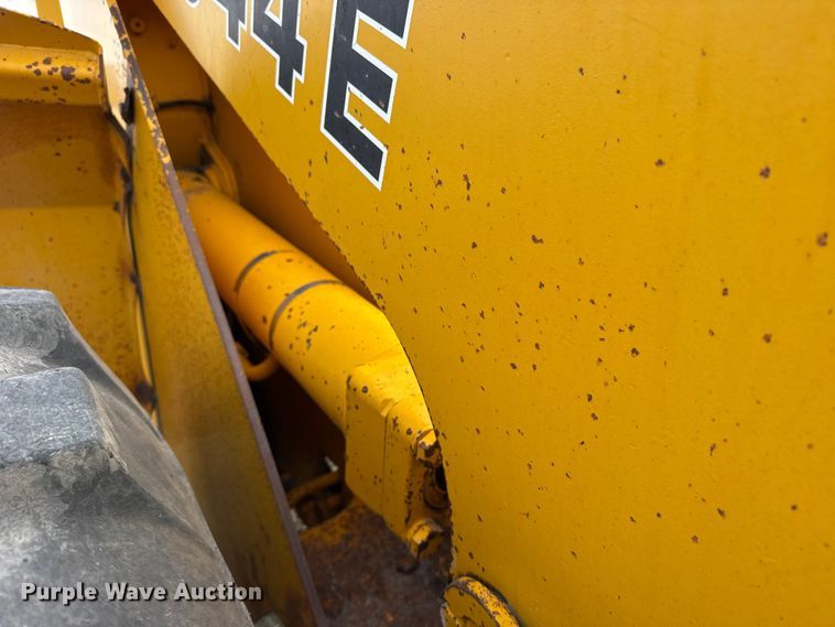 image for item FB7138 1988 John Deere 544E 