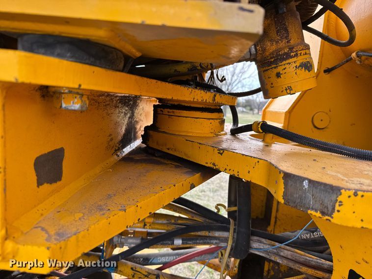 image for item FB7138 1988 John Deere 544E 