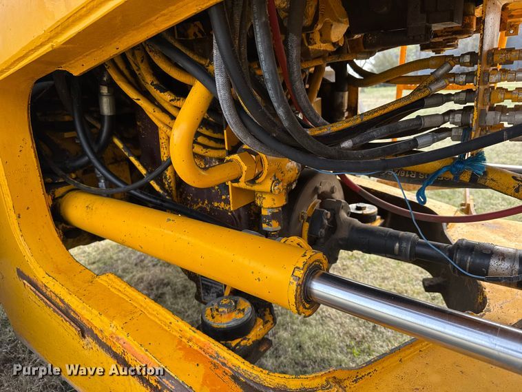 image for item FB7138 1988 John Deere 544E 