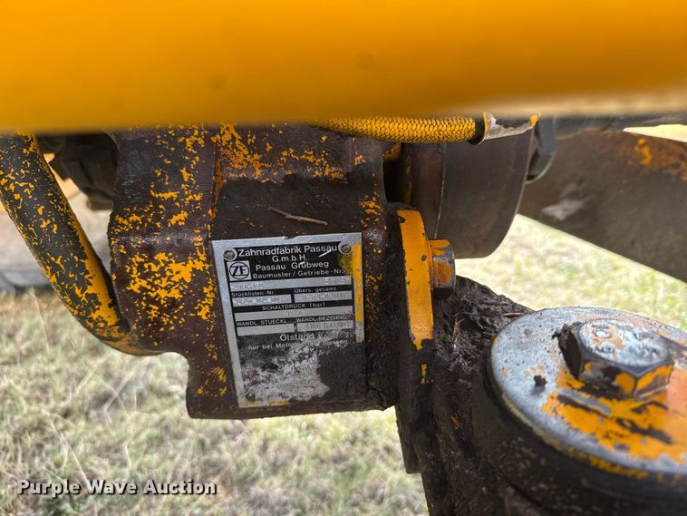 image for item FB7138 1988 John Deere 544E 