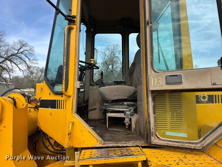 image for item FB7138 1988 John Deere 544E 