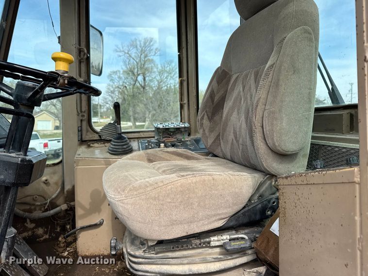 image for item FB7138 1988 John Deere 544E 