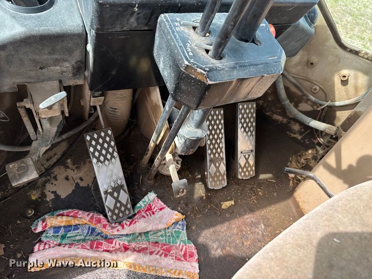 image for item FB7138 1988 John Deere 544E 