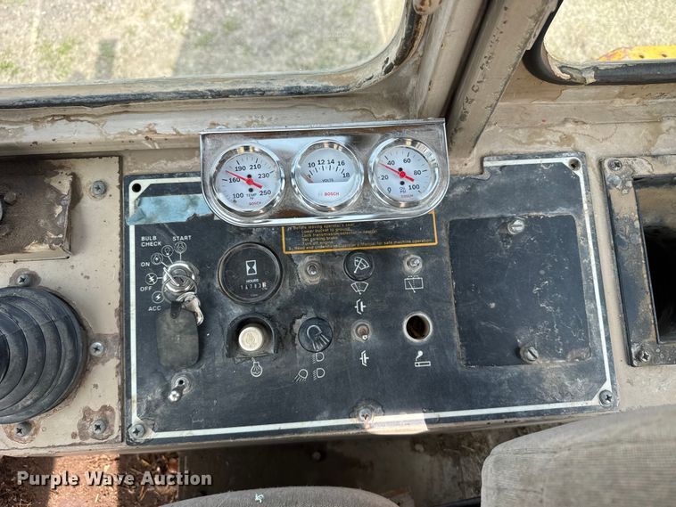 image for item FB7138 1988 John Deere 544E 