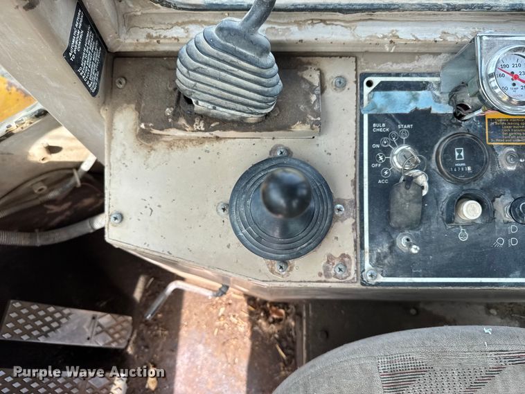 image for item FB7138 1988 John Deere 544E 