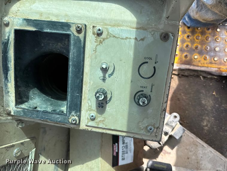 image for item FB7138 1988 John Deere 544E 