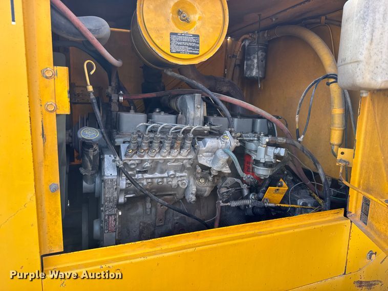 image for item FB7138 1988 John Deere 544E 