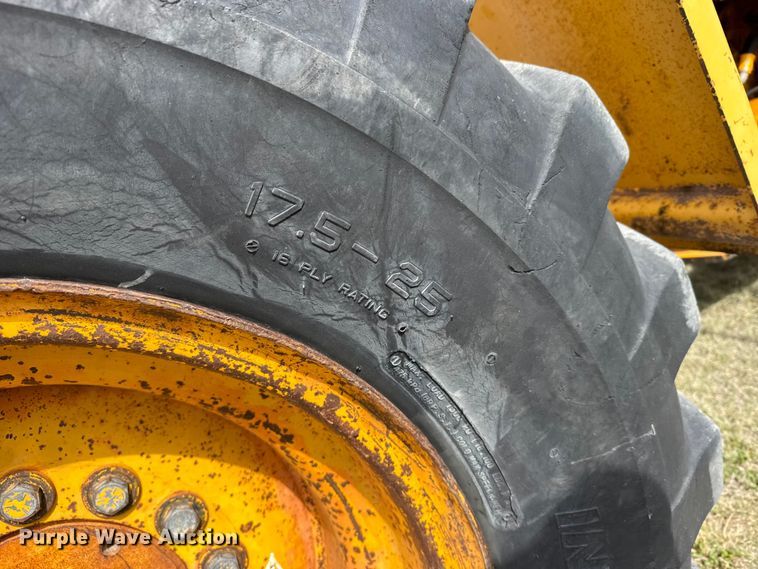 image for item FB7138 1988 John Deere 544E 