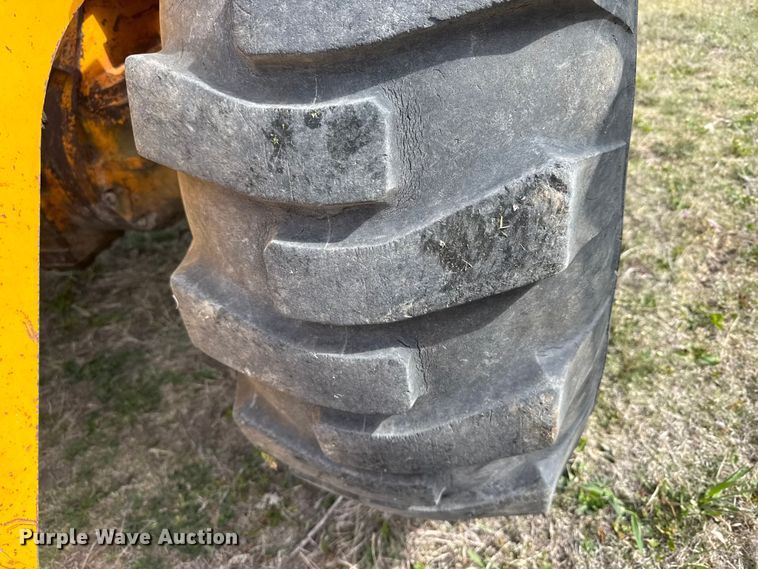 image for item FB7138 1988 John Deere 544E 