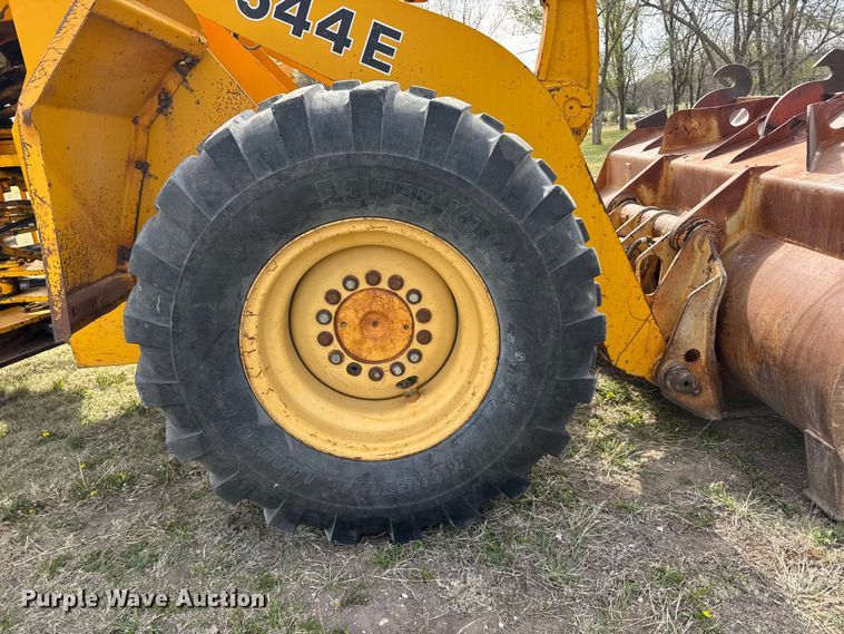 image for item FB7138 1988 John Deere 544E 