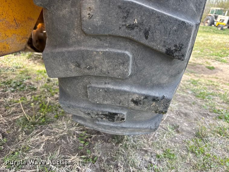 image for item FB7138 1988 John Deere 544E 