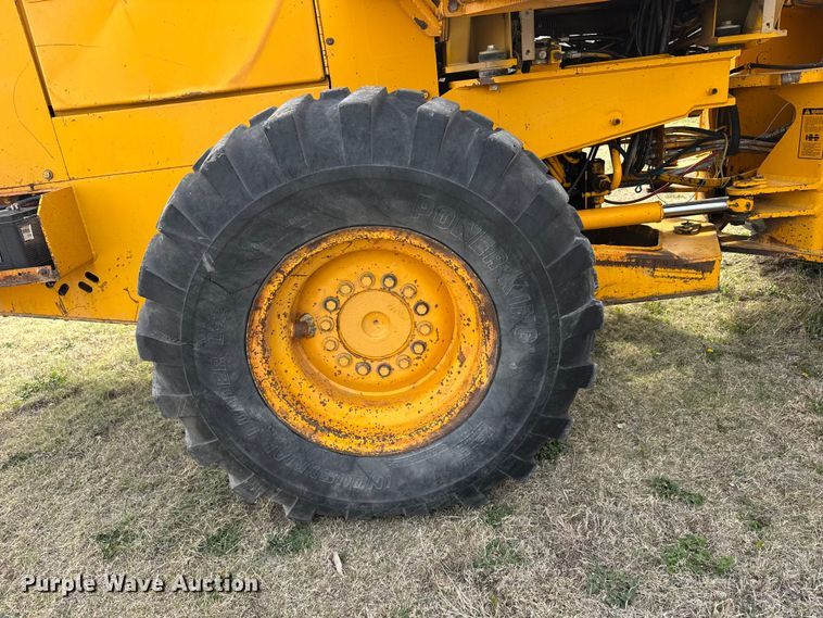 image for item FB7138 1988 John Deere 544E 