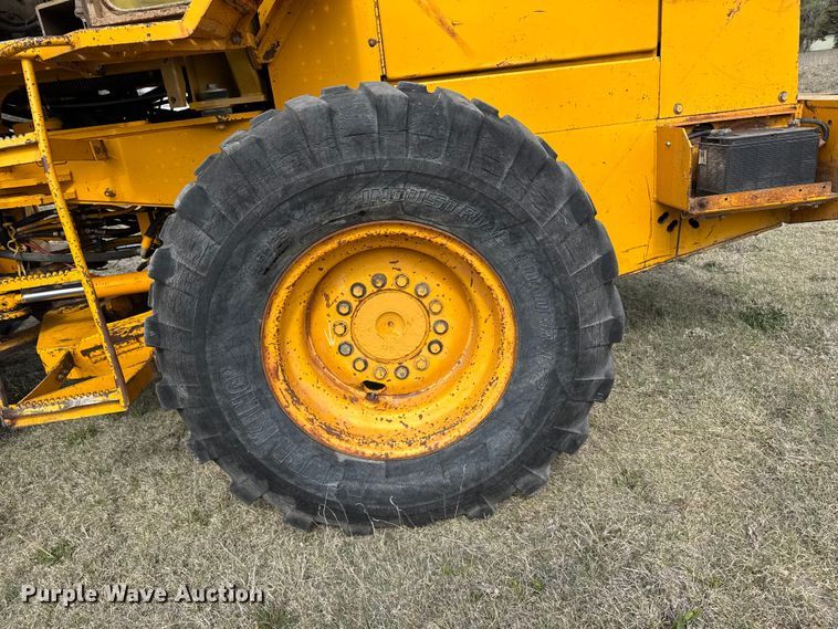 image for item FB7138 1988 John Deere 544E 