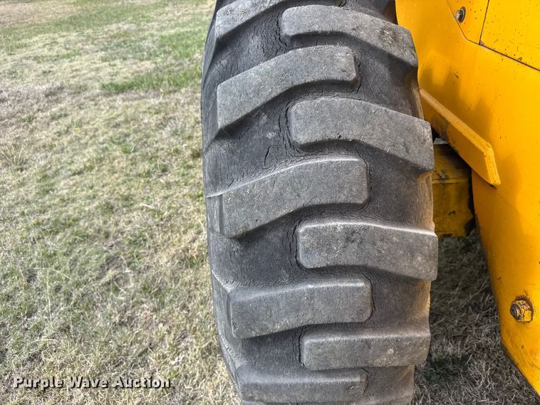 image for item FB7138 1988 John Deere 544E 