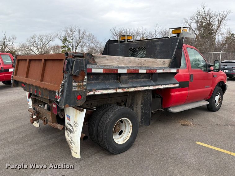 image for item FB8049 2004 Ford F350 Super Duty dump bed pickup truck