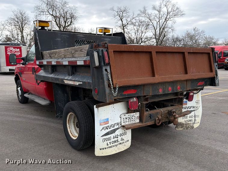 image for item FB8049 2004 Ford F350 Super Duty dump bed pickup truck
