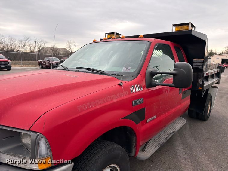 image for item FB8049 2004 Ford F350 Super Duty dump bed pickup truck
