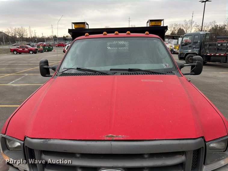 image for item FB8049 2004 Ford F350 Super Duty dump bed pickup truck