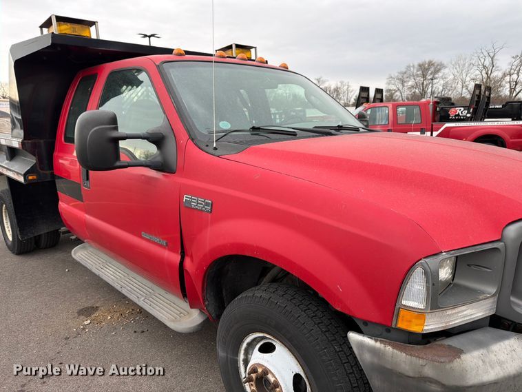 image for item FB8049 2004 Ford F350 Super Duty dump bed pickup truck