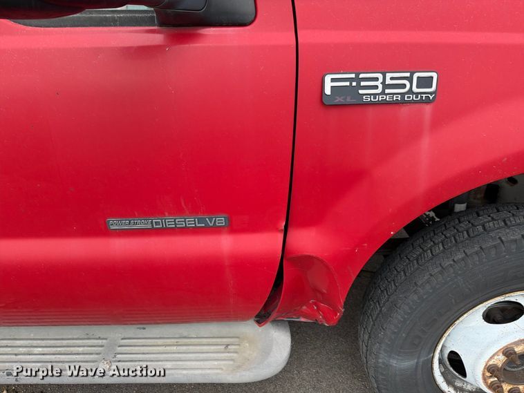 image for item FB8049 2004 Ford F350 Super Duty dump bed pickup truck
