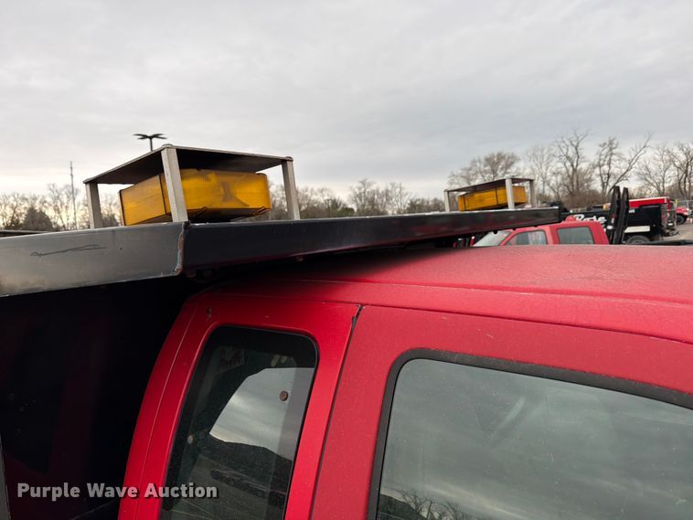 image for item FB8049 2004 Ford F350 Super Duty dump bed pickup truck