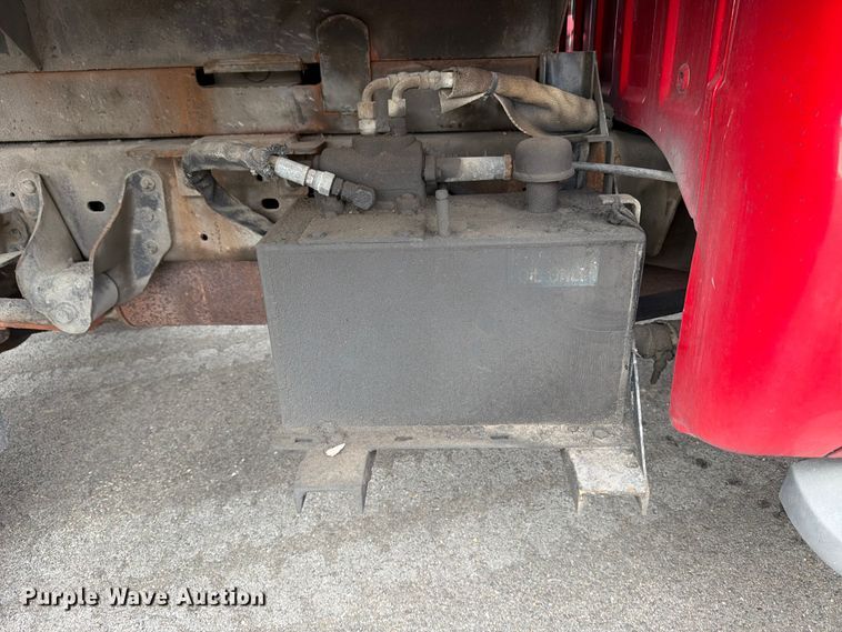 image for item FB8049 2004 Ford F350 Super Duty dump bed pickup truck