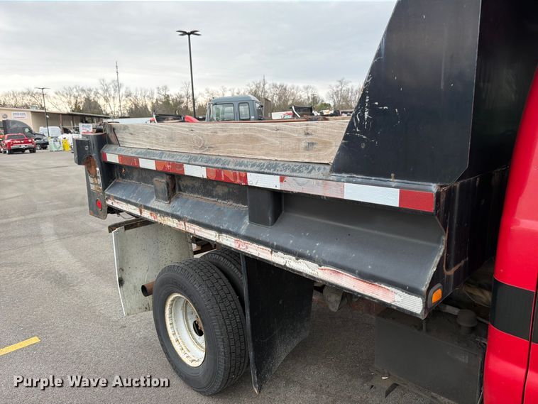image for item FB8049 2004 Ford F350 Super Duty dump bed pickup truck