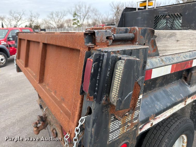 image for item FB8049 2004 Ford F350 Super Duty dump bed pickup truck