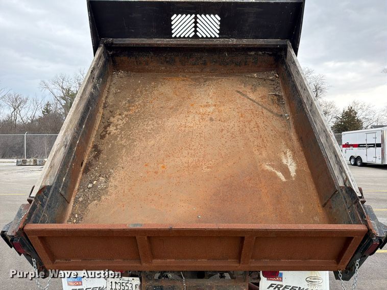 image for item FB8049 2004 Ford F350 Super Duty dump bed pickup truck