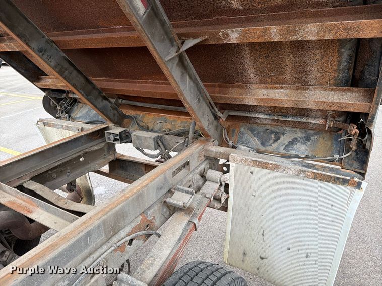 image for item FB8049 2004 Ford F350 Super Duty dump bed pickup truck