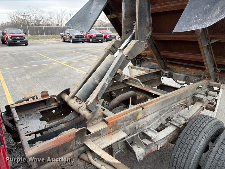 image for item FB8049 2004 Ford F350 Super Duty dump bed pickup truck