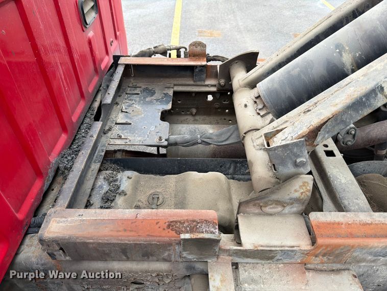 image for item FB8049 2004 Ford F350 Super Duty dump bed pickup truck