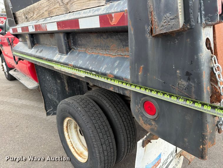 image for item FB8049 2004 Ford F350 Super Duty dump bed pickup truck