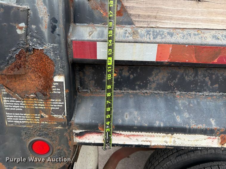 image for item FB8049 2004 Ford F350 Super Duty dump bed pickup truck