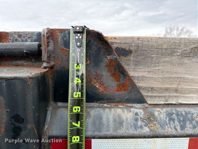 image for item FB8049 2004 Ford F350 Super Duty dump bed pickup truck