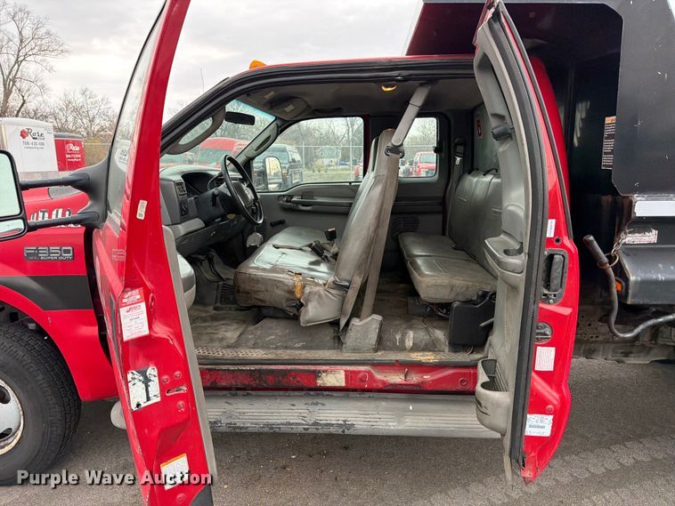 image for item FB8049 2004 Ford F350 Super Duty dump bed pickup truck