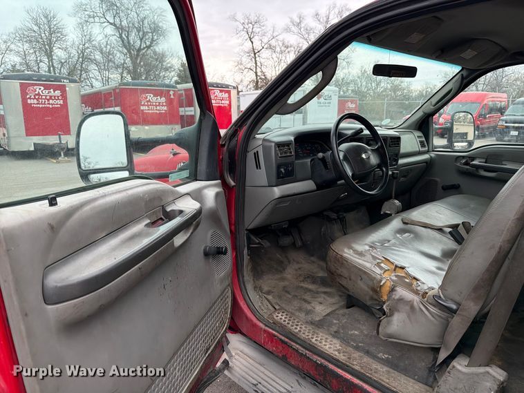 image for item FB8049 2004 Ford F350 Super Duty dump bed pickup truck