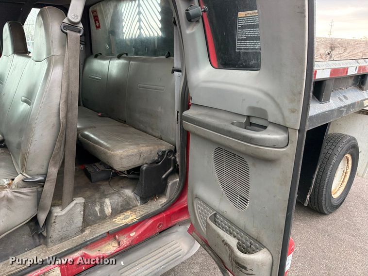 image for item FB8049 2004 Ford F350 Super Duty dump bed pickup truck