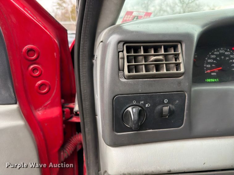 image for item FB8049 2004 Ford F350 Super Duty dump bed pickup truck