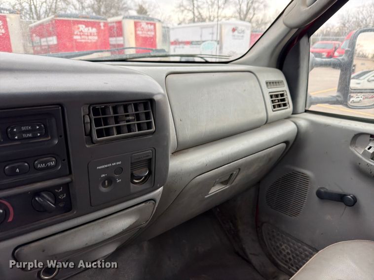 image for item FB8049 2004 Ford F350 Super Duty dump bed pickup truck