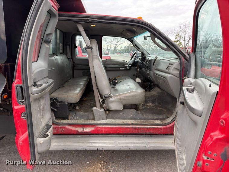 image for item FB8049 2004 Ford F350 Super Duty dump bed pickup truck