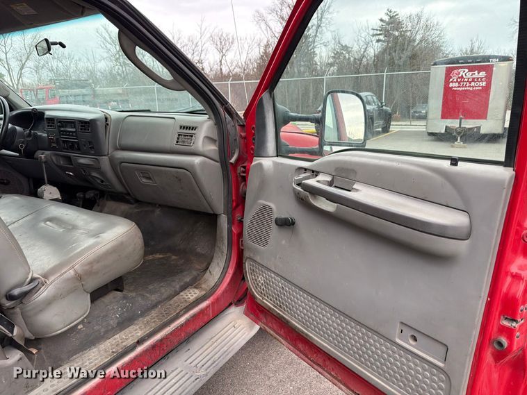 image for item FB8049 2004 Ford F350 Super Duty dump bed pickup truck