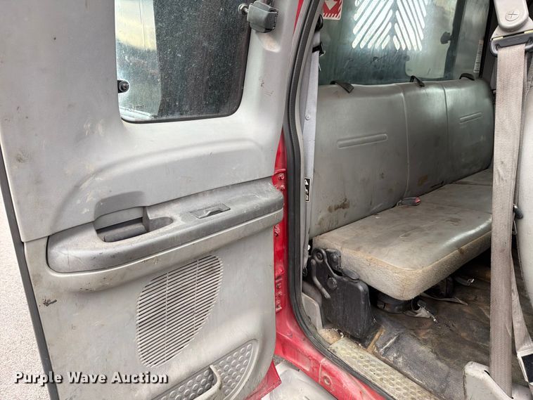 image for item FB8049 2004 Ford F350 Super Duty dump bed pickup truck