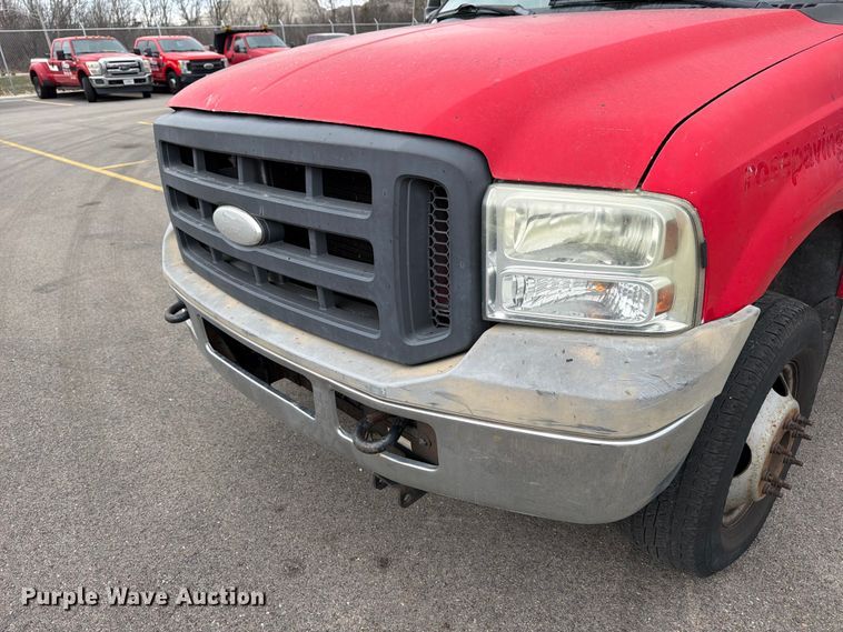 image for item FB8050 2005 Ford F350 Super Duty XL dump flatbed pickup truck