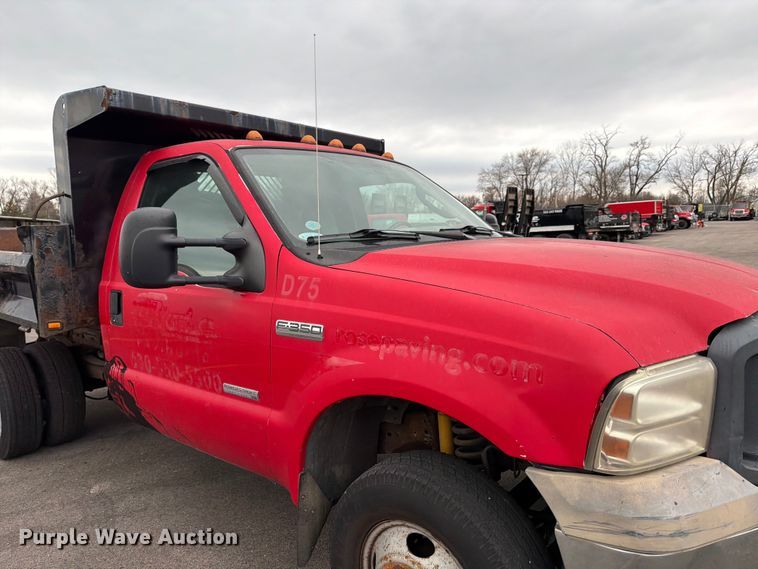 image for item FB8050 2005 Ford F350 Super Duty XL dump flatbed pickup truck