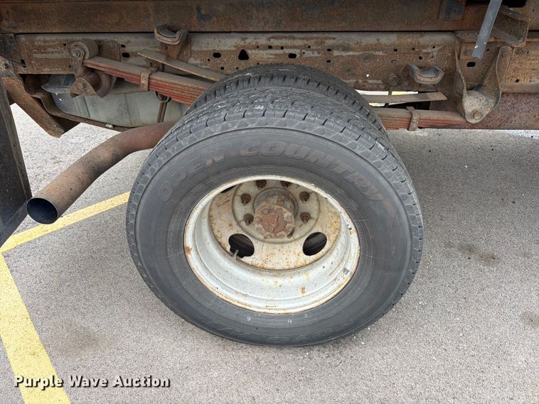 image for item FB8050 2005 Ford F350 Super Duty XL dump flatbed pickup truck