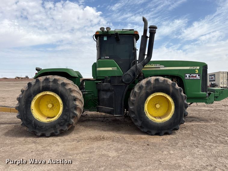 image for item FC2128 2005 John Deere 9520 Scraper Special 4WD tractor