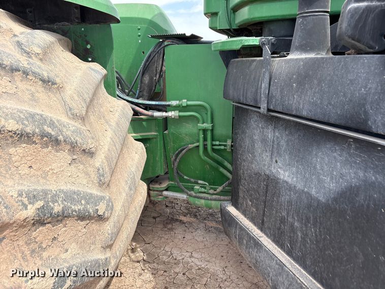 image for item FC2128 2005 John Deere 9520 Scraper Special 4WD tractor