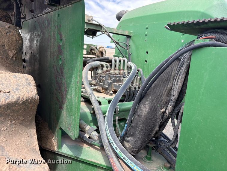 image for item FC2128 2005 John Deere 9520 Scraper Special 4WD tractor