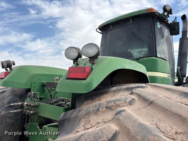 image for item FC2128 2005 John Deere 9520 Scraper Special 4WD tractor